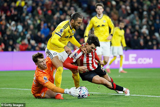 Leeds striker Dominic Calvert-Lewin was left to feed off scraps before he was withdrawn
