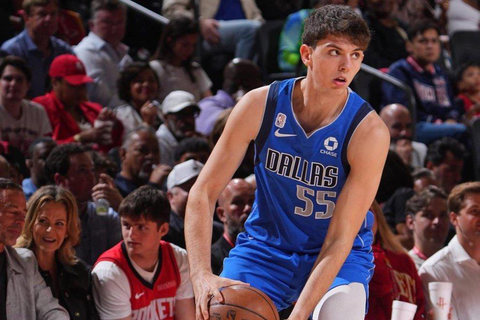 Sergio de Larrea Makes History as First Player from Valladolid to Debut in the NBA with Dallas Mavericks