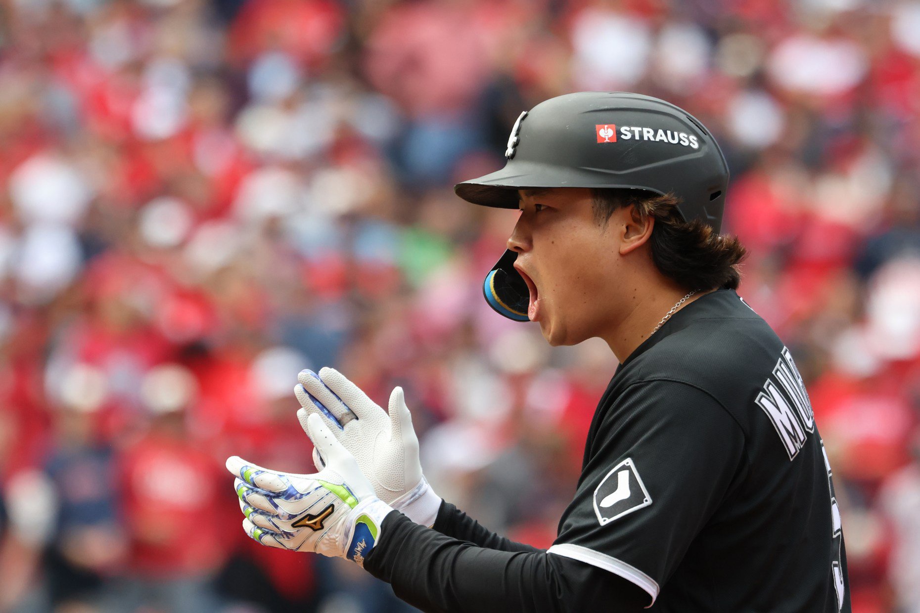 White Sox first baseman Munetaka Murakami yells toward teammates after hitting a single against the Guardians in the first inning in Game 1 of the AL Division Series on Oct. 3 in Cleveland. (John J. Kim/Chicago Tribune)