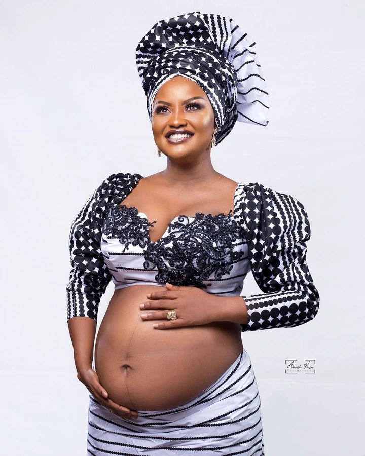 Popular celebrities who displayed their heavy pregnancies to the world - Photos