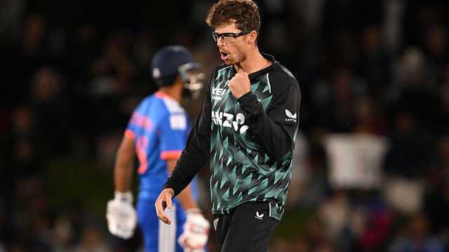 santner-picked-a-four-wicket-haul
