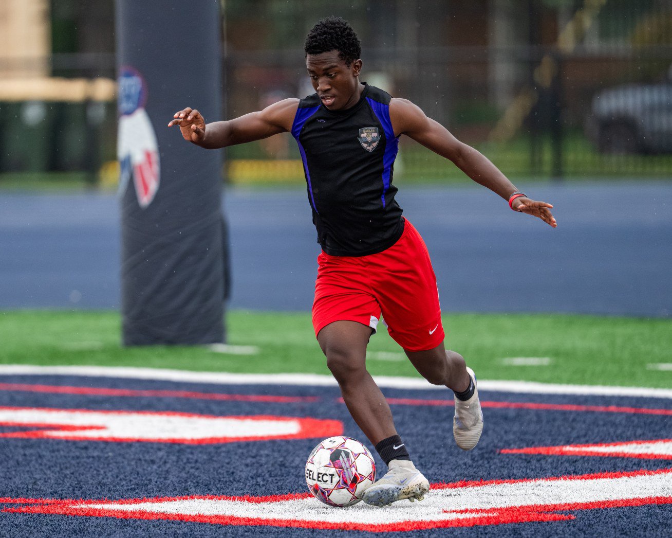 West Aurora’s Justin Sadi works on changing direction during practice in Aurora on Thursday, Oct. 15, 2026. (Jeremy Toney / The Beacon-News)