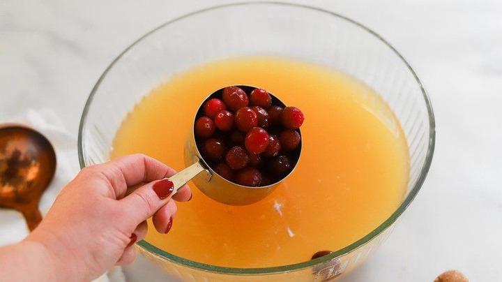 adding cranberries to jingle juice