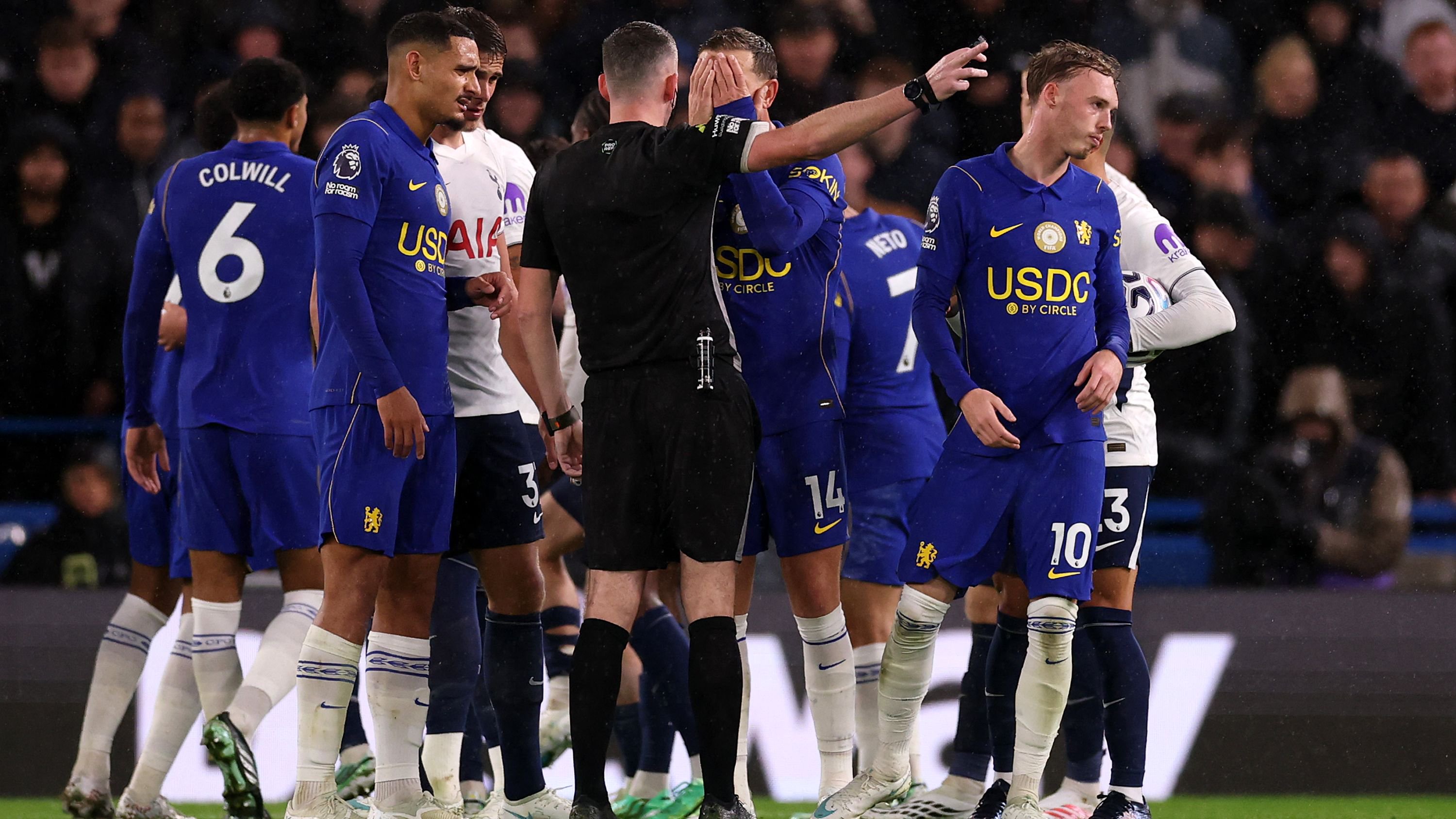 A painful own goal, a superstar sent off and a former Bayern Munich striker provides the decisive moment! Chelsea give struggling Tottenham a boost