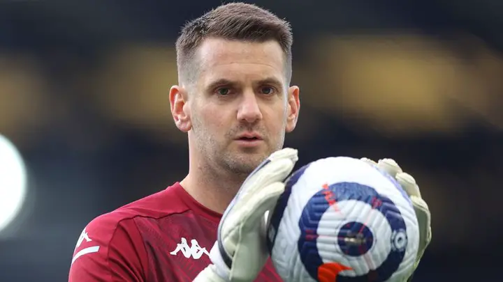 Tom Heaton: Manchester United sign free agent goalkeeper after his Aston  Villa contract expires | Football News | Sky Sports