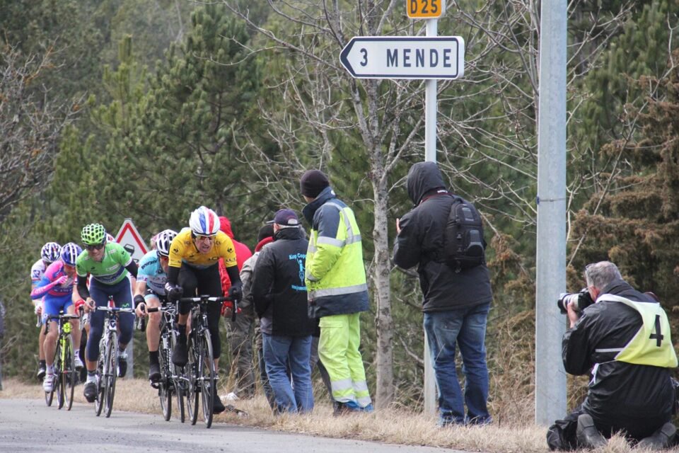 La montée Jalabert lors du Paris-Nice, en 2012, avec Bradley Wiggins en jaune, vainqueur du Tour de France la même année. 