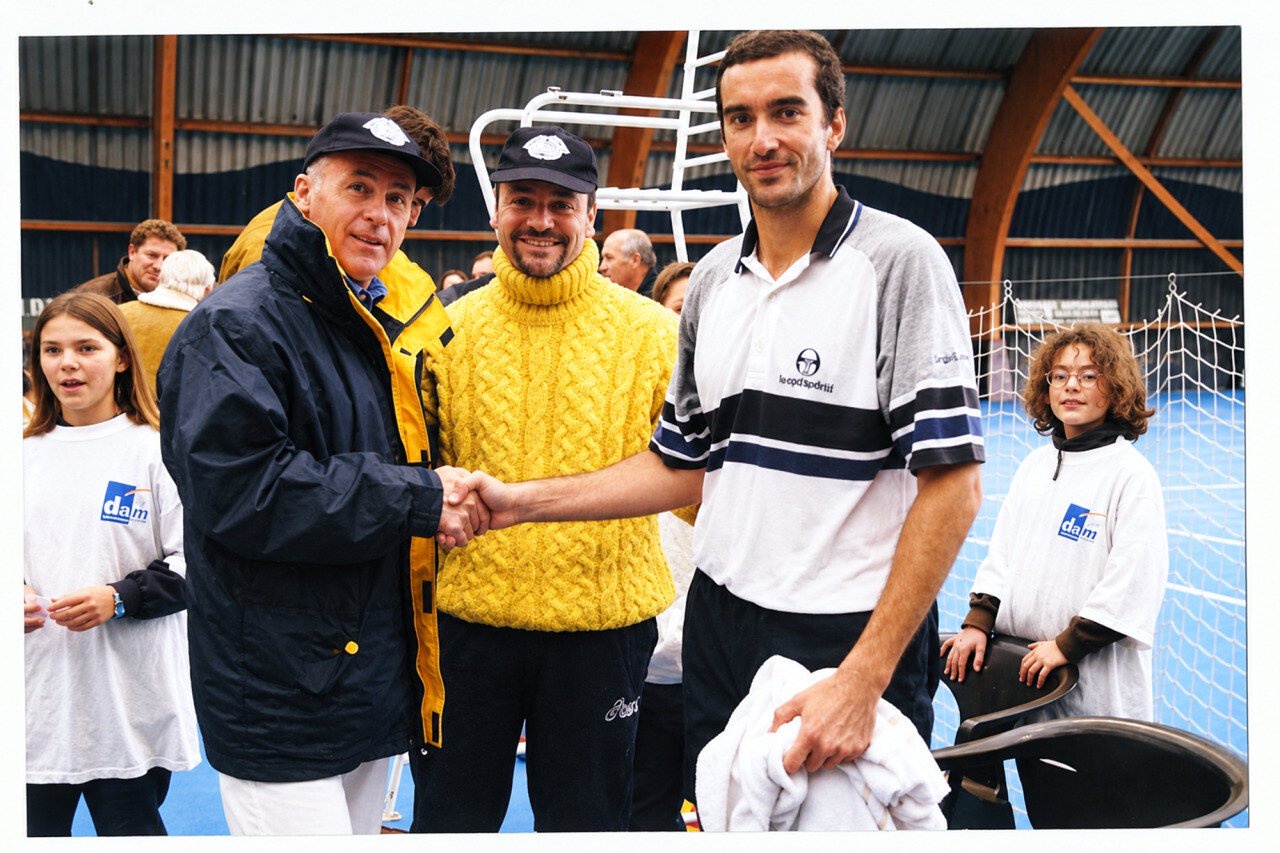 Le TC Melun de Claude Boutard, président historique du club, et de Marc Michaudel, capitaine de l'équipe melunaise lors des Interclubs, a accueilli de nombreux grands joueurs, comme ici l'Italien Davide Sanguinetti
