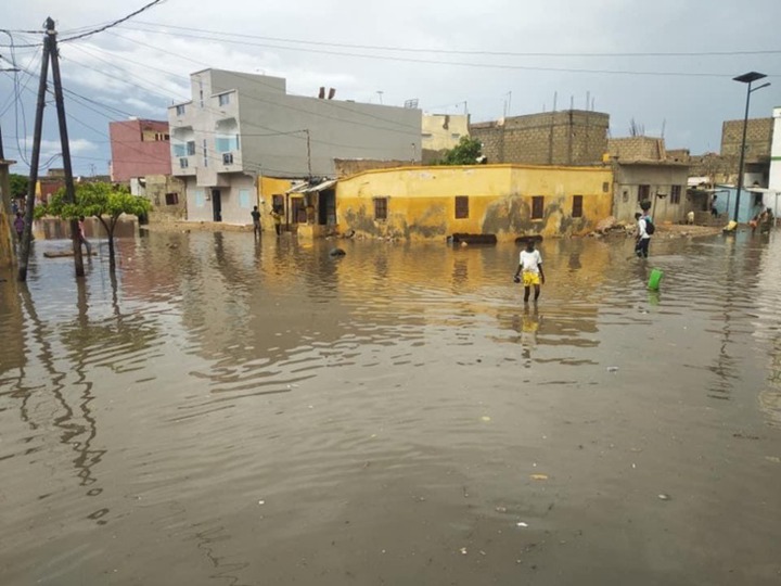 (Photos): Ndar patauge dans les eaux de pluie