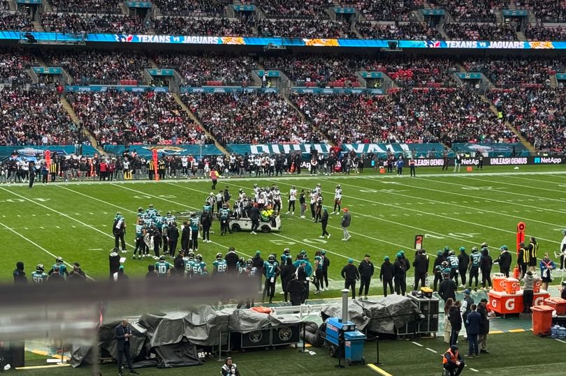 NFL ref Larry Smith collapsed to the turf before the Jags' second possession.