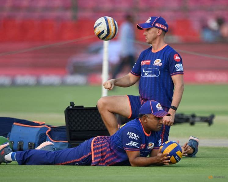 Jayawardene leaves role as Mumbai Indians head coach