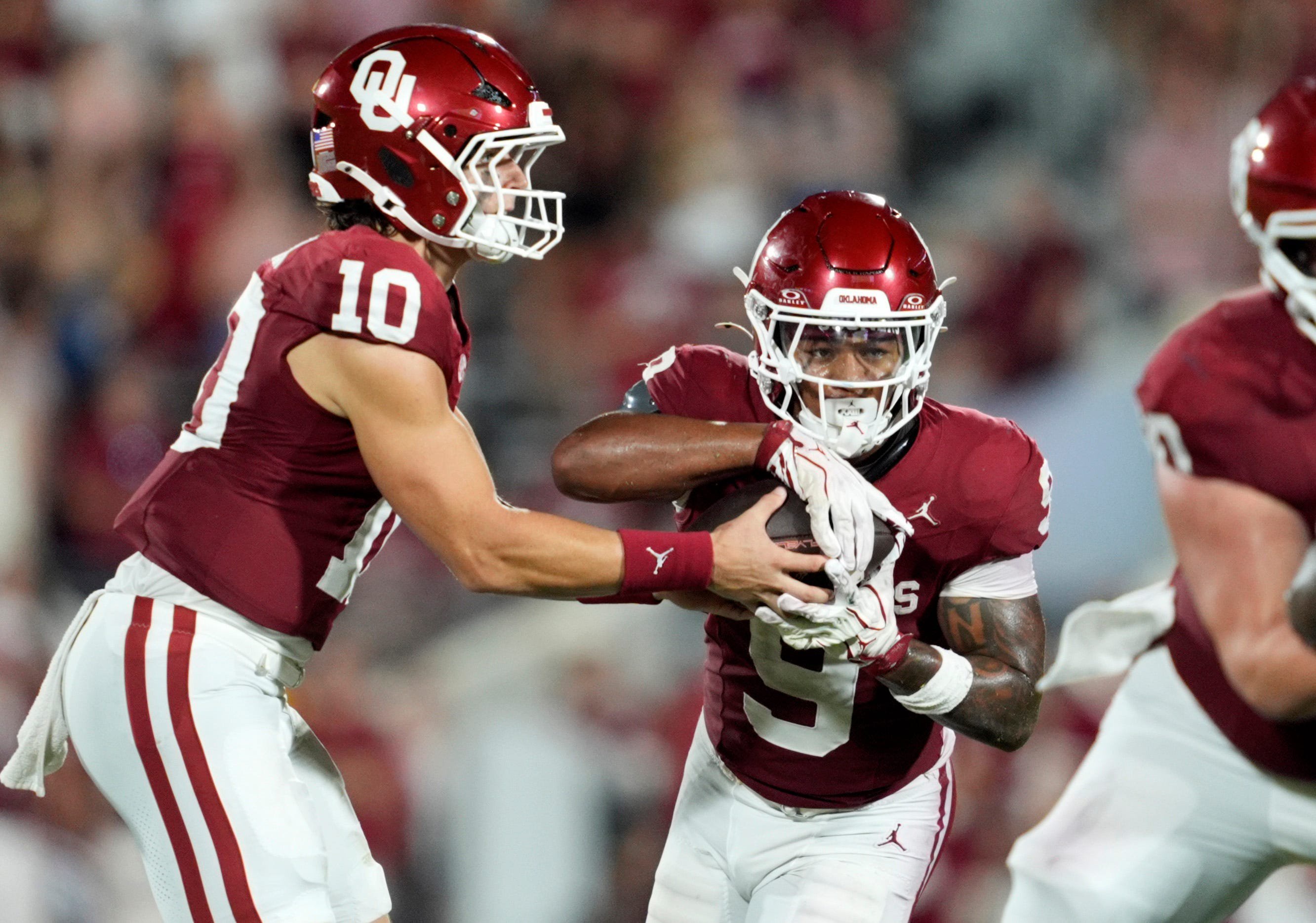 Oklahoma's John Mateer (10) hands the ball off to Lloyd Avant (9)  in the second half of the college football game between the University of Oklahoma Sooners and the UTEP Miners at the Gaylord Family - Oklahoma Memorial Stadium in Norman, Okla., Sept. 4, 2026.