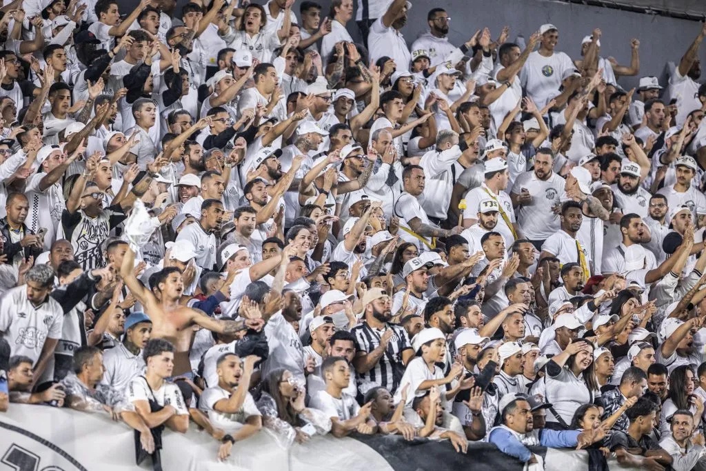 Torcida do Santo. Foto: Abner Dourado/AGIF