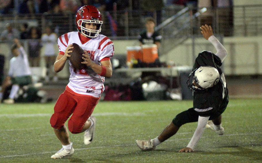 Brady Mauldin scrambles.