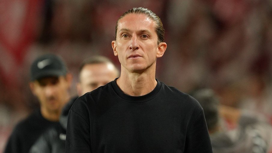 Franceses rasgam elogios a Filipe Luis: 