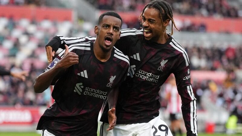Man City beats Ipswich, Liverpool survives Brentford scare