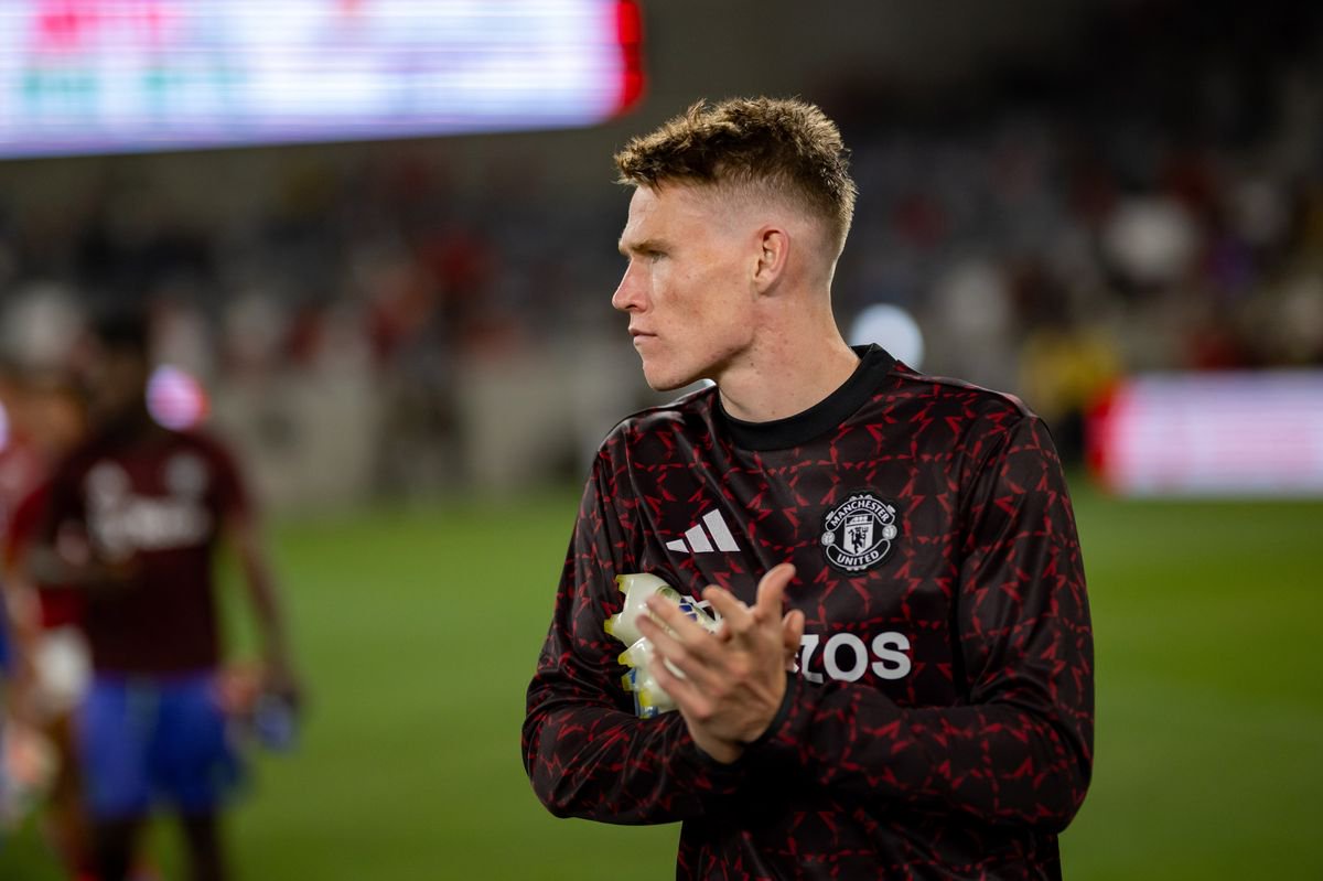  Scott McTominay of Manchester United applauds the fans after a pre-season friendly match between Manchester United v Real Betis at Snapdragon Stadium on July 31, 2024 in San Diego, California. 