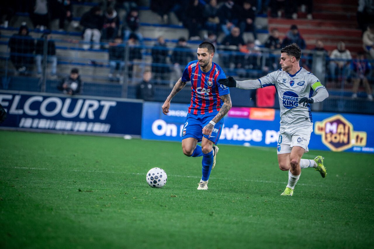 Le SM Caen de Vinicius Gomes disposera de plus d'un mois de trêve, après le déplacement à Villefranche vendredi 5 décembre 2025, pour préparer au mieux la phase retour.