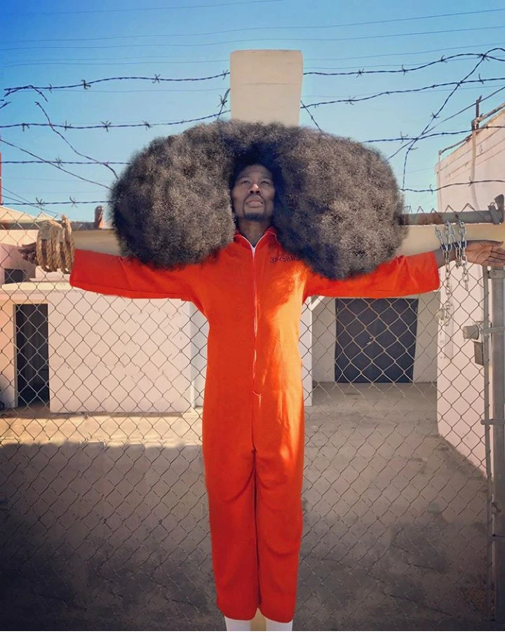 Meet the man with the longest hair in the world together with his family (photos)