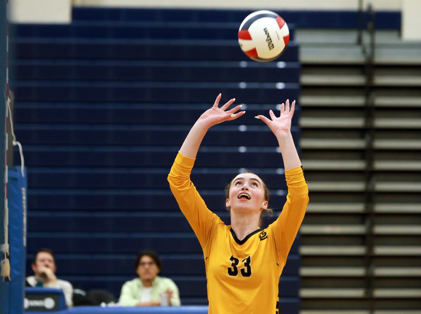 St. Laurence’s Julia O’Keefe (33) sets the ball against Reavis during a Class 4A Riverside-Brookfield Regional semifinal match in Riverside on Tuesday, Oct. 27, 2026. (James C. Svehla / Daily Southtown)
