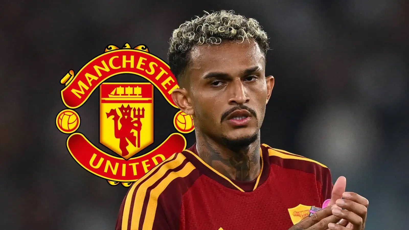 Roma star Wesley with a Man Utd badge