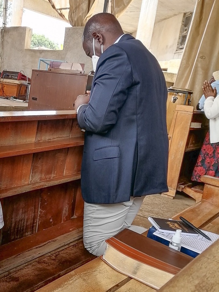 ALTERED: DP Ruto Did Not Display Pistol In Church