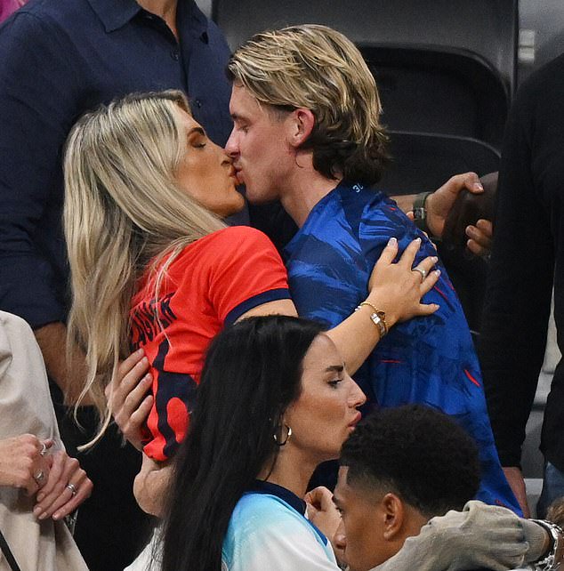 Harry Kane, Saka, Grealish and other England stars enjoyed romantic moments with their WAGS in the stands after 3-0 win over Senegal (Photos) 