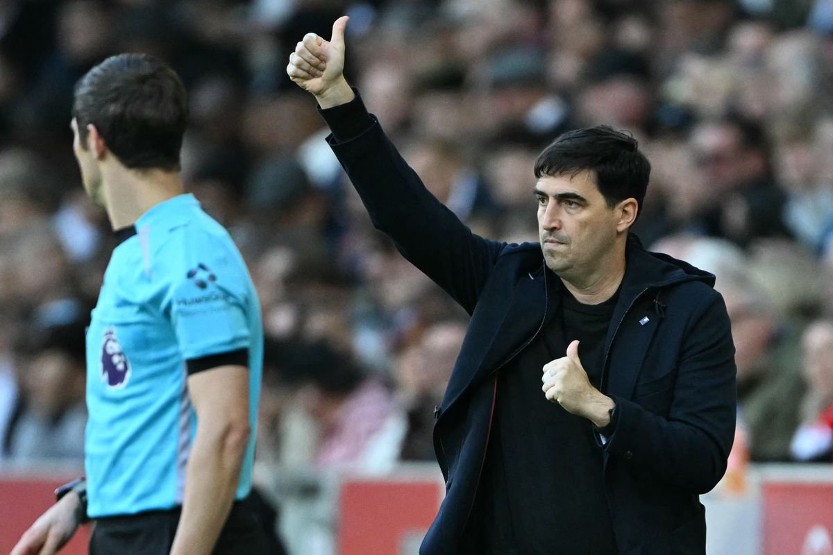 Liverpool's Spanish head coach Andoni Iraola gestures on the touchline during the English Premier League football match between Brentford and Liverpool at the Gtech Community Stadium in London on October 17, 2026. (Photo by Glyn KIRK/AFP via Getty Images) / RESTRICTED TO EDITORIAL USE. No use with unauthorized audio, video, data, fixture lists, club/league logos or 'live' services. Online in-match use limited to 120 images. An additional 40 images may be used in extra time. No video emulation. Social media in-match use limited to 120 images. An additional 40 images may be used in extra time. No use in betting publications, games or single club/league/player publications.
