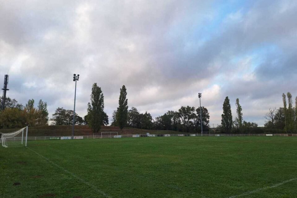 terrain de football baziège stade