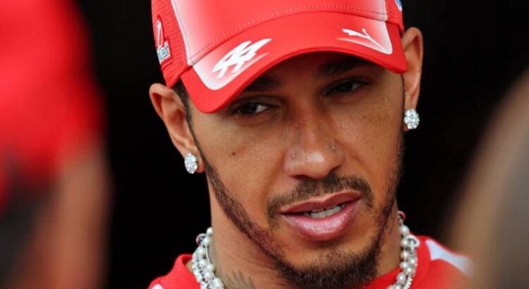 Lewis Hamilton ne ferait plus confiance à Ferrari : une discussion difficile s'impose
