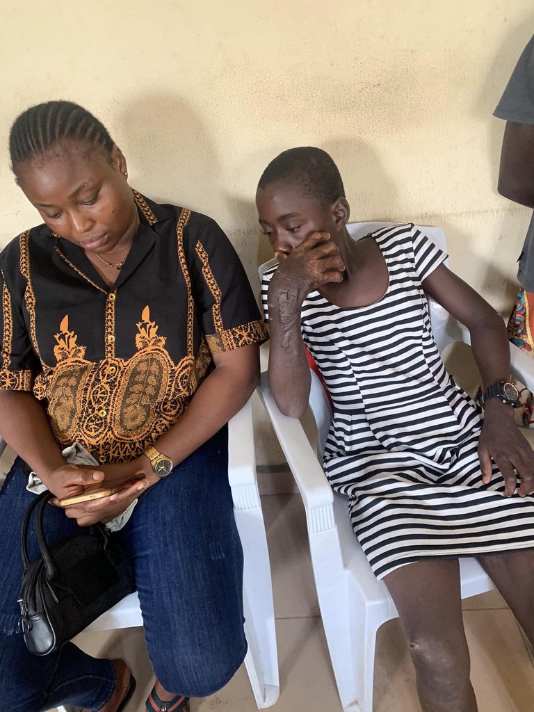 Woman subjects her 12-year-old stepdaughter to h0rrific ab*se with kn!fe, cutlass and fire for eating food without her permission (video)