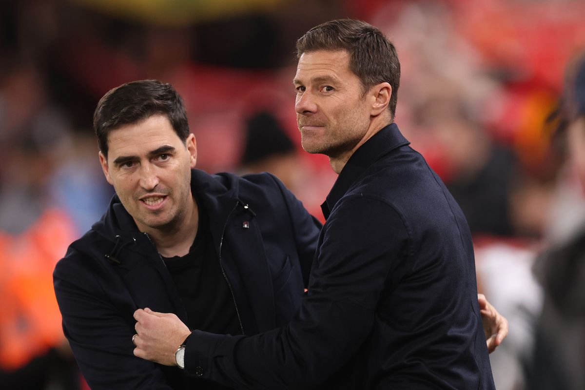 Liverpool manager Andoni Iraola is embraced by Chelsea boss Xabi Alonso at Anfield