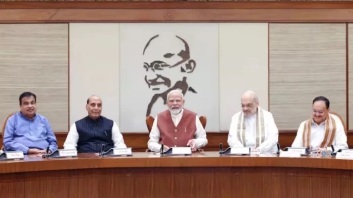मोदी कैबिनेट का बड़ा फैसला, पेंशन योजनाओं से हटा 'इंदिरा गांधी' का नाम, अब 40% दिव्यांगता पर जन्म से मिलेगी सहायता