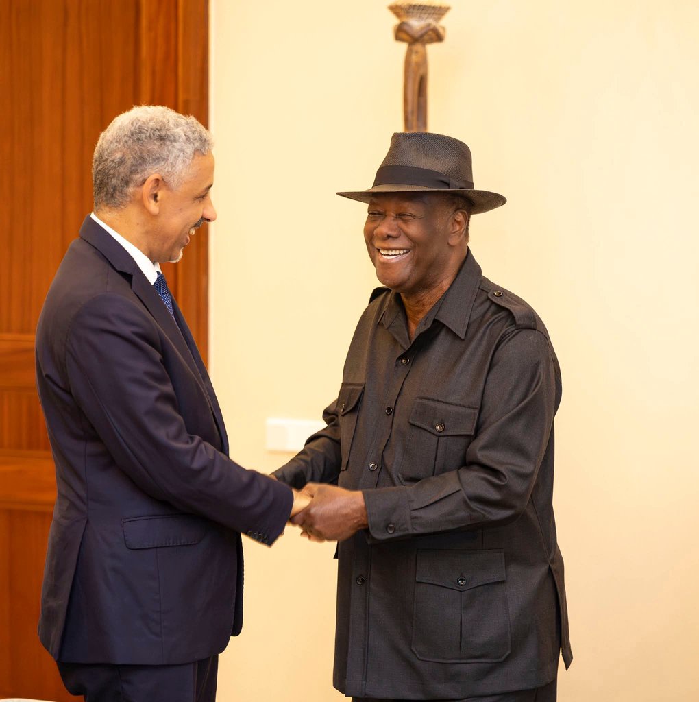 الرئيس الإيفواري الحسن واتارا خلال استقباله رئيس البنك الإفريقي للتنمية سيدي ولد التاه 