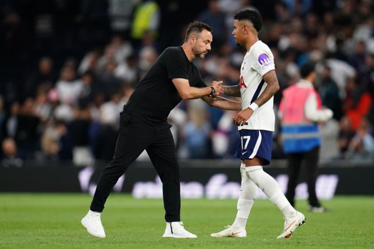 Roberto De Zerbi with Tottenham star Savio