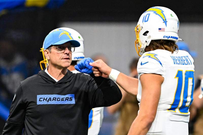 ATLANTA, GA Ð DECEMBER 01: Los Angeles head coach Jim Harbaugh gives quarterback Justin Herbert 10 a first bump prior to the start of the NFL, American Football Herren, USA game between the Los Angeles Chargers and the Atlanta Falcons on December 1st, 2024 at Mercedes-Benz Stadium in Atlanta, GA. Photo by Rich von Biberstein/Icon Sportswire NFL: DEC 01 Chargers at Falcons EDITORIAL USE ONLY Icon241201090