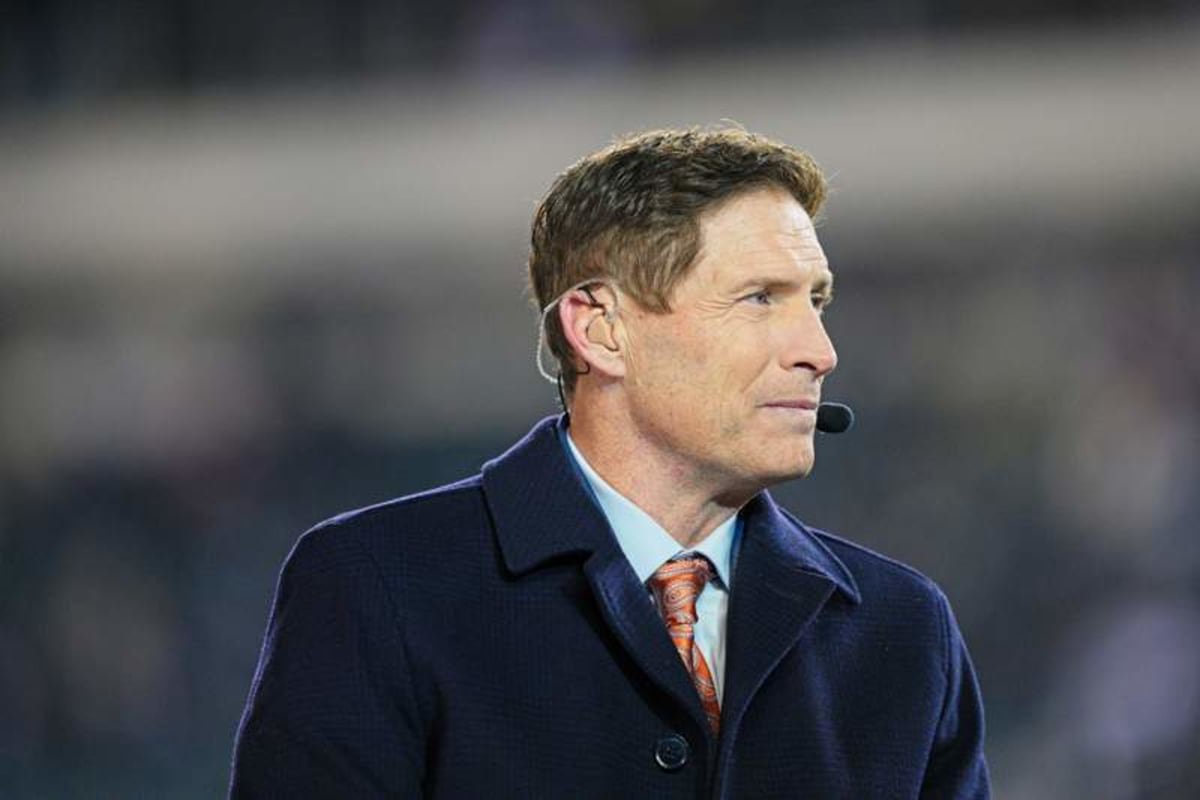 PHILADELPHIA, PA – NOVEMBER 14: Steve Young announces during the game between the Washington Commanders and the Philadelphia Eagles on November 14, 2022 at Lincoln Financial Field in Philadelphia, PA. Photo by Andy Lewis/Icon Sportswire NFL, American Football Herren, USA NOV 14 Commanders at Eagles Icon221114090 ©IMAGO/Icon Sportswire