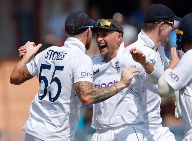 Cricket - First Test - India v England - Rajiv Gandhi International Stadium, Hyderabad, India - January 28, 2024 England's Ben Stokes and Joe Root celebrate after Tom Hartley takes the wicket of India's Shubman Gill, caught out by Ollie Pope REUTERS/Francis Mascarenhas