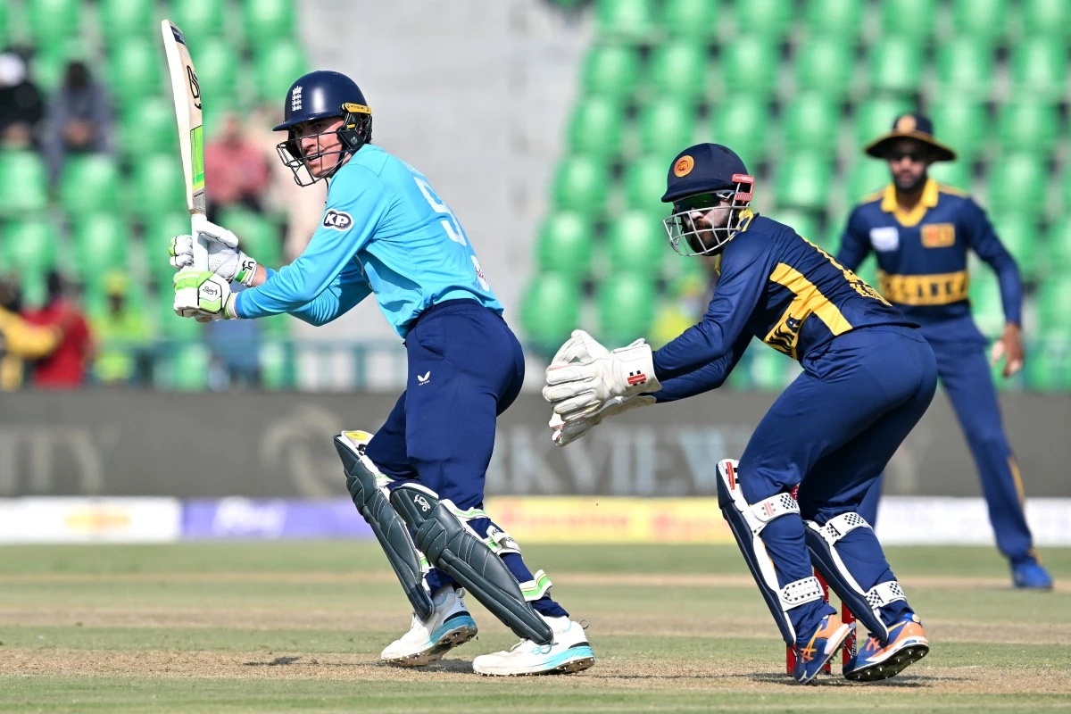 England’s Tom Banton, left, plays a shot as Sri Lanka’s captain and wicketkeeper Kusal Mendis looks on during the one-day international tri-series cricket match between England and Sri Lanka at the Gaddafi stadium in Lahore on Oct. 29, 2026. (AFP)