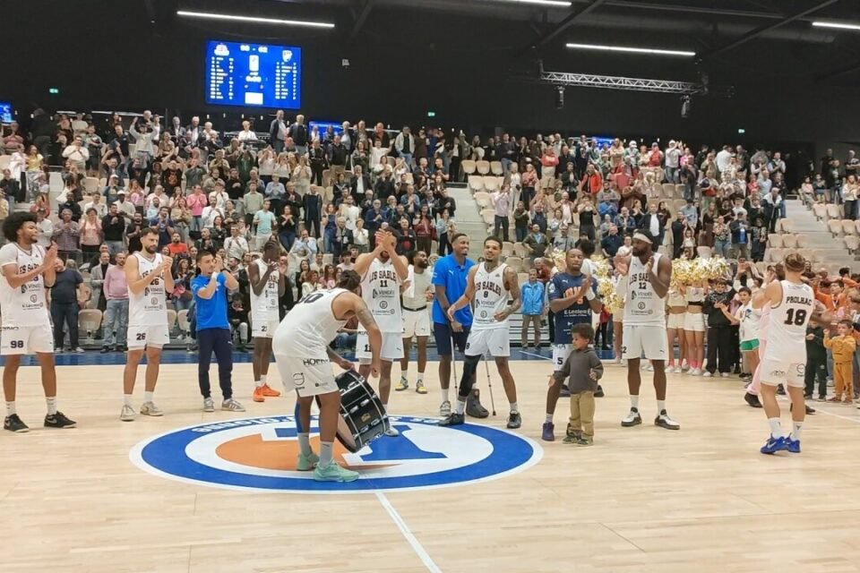 Noah Burrell a scoré 20 points contre Tours