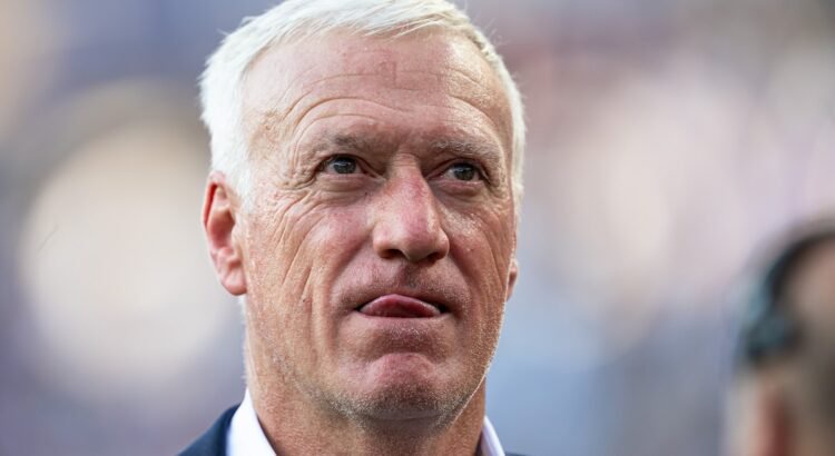 Retraite de Didier Deschamps : "Ce n'est pas le moment", ces conférences grassement payées que l'ex-sélectionneur a balayé d'un revers de la main, le banc en ligne de mire
