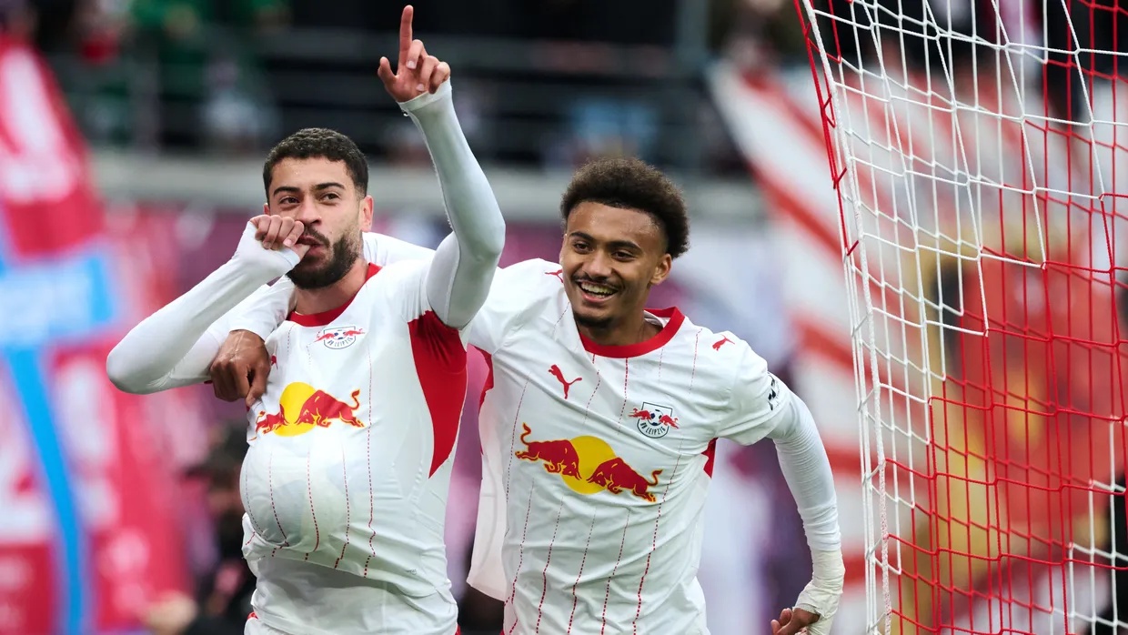 Torschützen unter sich: Leipzigs Romulo (links) und Tidiam Gomis