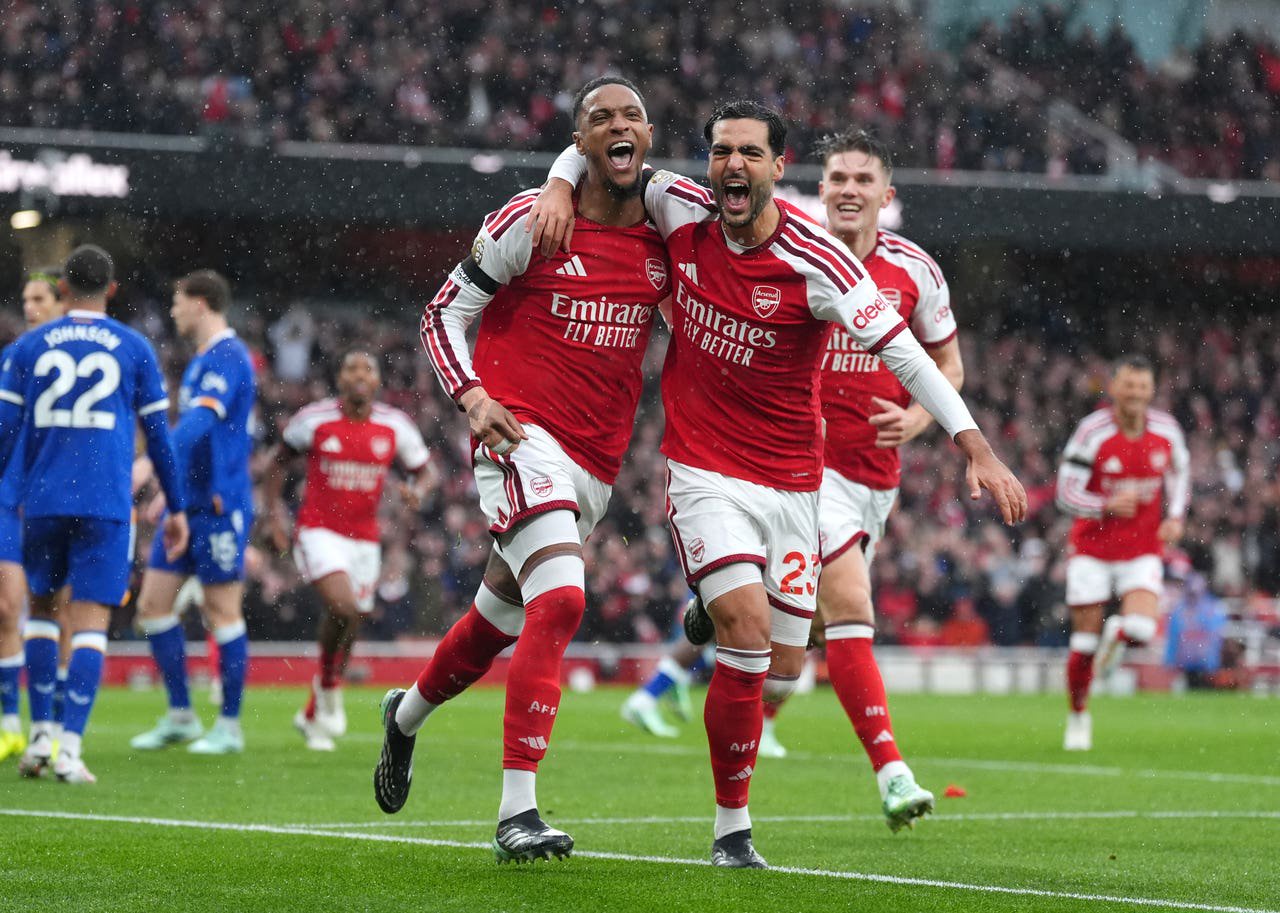 Ezri Konsa (left) celebrates