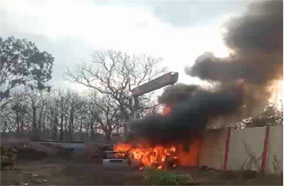 major accident in mp senior congress leader involved in