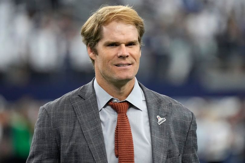 Broadcaster Greg Olsen walks the field