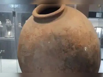 खुदाई में मिले घड़े देख लोग भी हो गए हैरान (इमेज- इंटरनेट) 