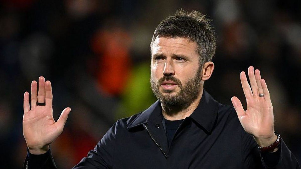 Manchester United manager Michael Carrick holds up his hands