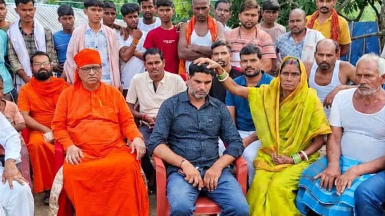ट्रेन में आई झपकी से बदल गई पूरी जिंदगी… हिंदू बच्चे को मुस्लिम परिवार ने पाला-पोसा, नाम रखा अब्दुल, 31 साल बाद घर लौटे पिंटू की कहानी