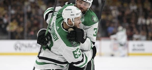 Johnston scores again and Stars beat Golden Knights 4-2 in Game 4 to even series