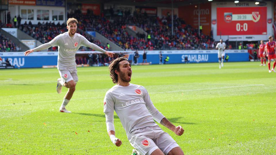 Energies Lucas Copado bejubelt sein Tor zum 1:0 gegen Heidenheim (Quelle: imago images/Jan Huebner)