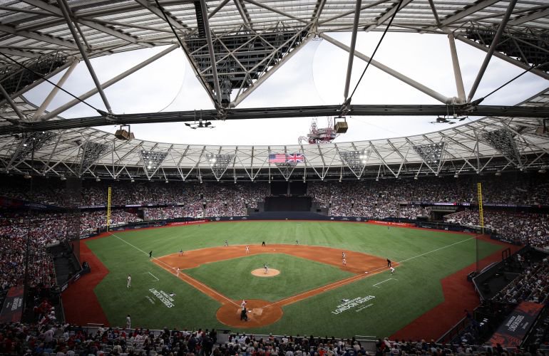 LONDON, ENGLAND - JUNE 09: A general view of play during the MLB London Series match between the Philadelphia Phillies and New York Mets at London Stadium at London Stadium on June 09, 2024 in London, England. (Photo by Ryan Pierse/Getty Images)